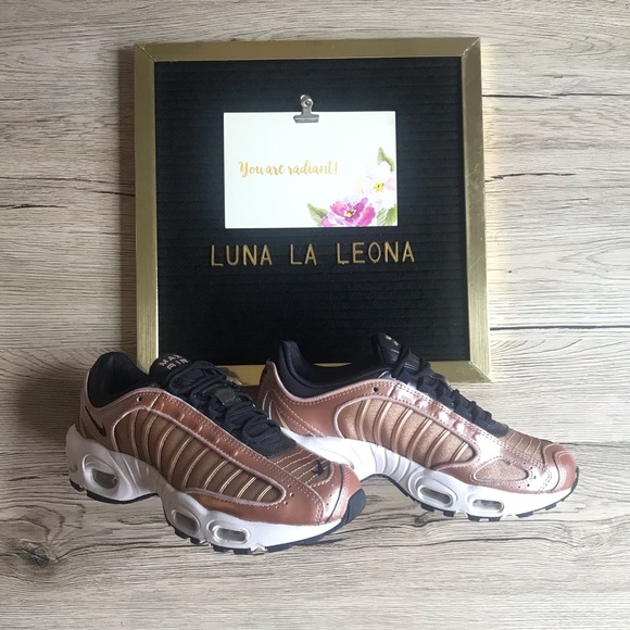 NEW Nike Air Max Tailwind IV Sneakers, CT1184-900, size 7 Women - Picture 8 of 13